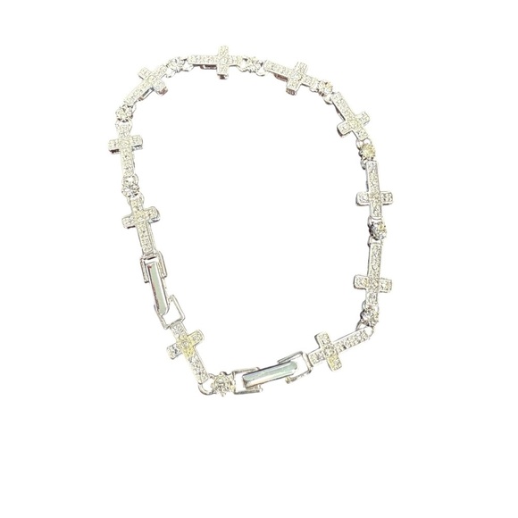 Avon Silvertone Sparkling  Cross bracelet NIB vintage 2009 easy latch - Picture 1 of 6
